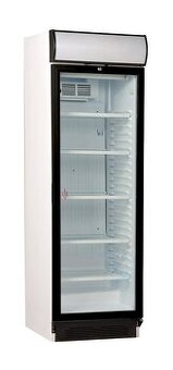 Vitrínová chladnička s reklamou