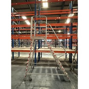 EUROLINE hliníkový pojazdný rebrík s plošinou, 8 priečok, vý