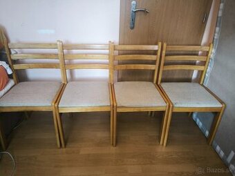Predám 4ks jedálenské zachovalé drevené čalúnené stoličky,ce