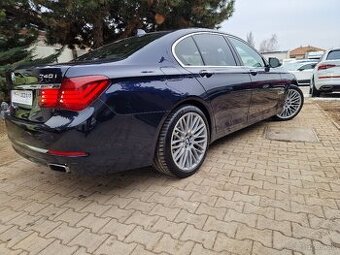 BMW 740i 320k A/T8 (benzín)