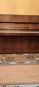 Kvalitný  zachovalý klavír na predaj - 1