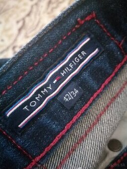 Tommy HILFIGER č. 42 /34