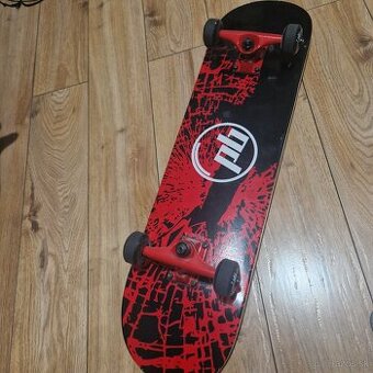 Malo pouzivany skateboard