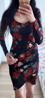 Cierne saty s kvetmi