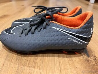 Nike Juniorské kopačky veľkosť 38