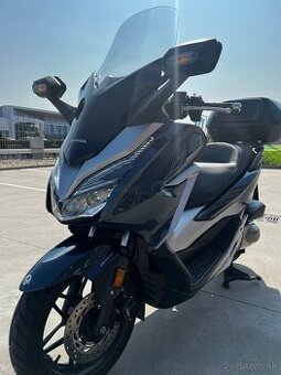 Honda Forza 300