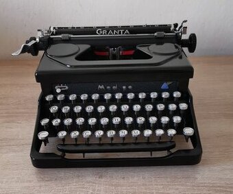 Starožitný písací stroj GRANTA Model 90 z roku 1940
