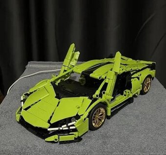 Stavebnica modelu športového auta - 35,5 cm