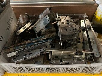 Rôzne klučky aj zamky do dveri