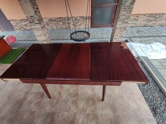 Rozkladací stôl a 4 stoličky retro