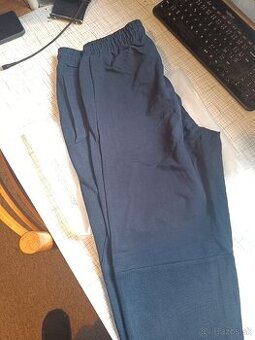 Predám značkové pánske tepláky L Strix tmavomodré