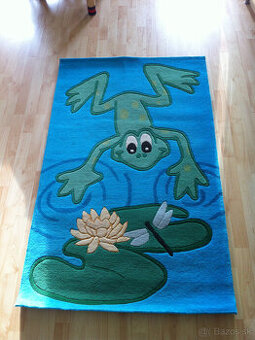 koberec žaba s leknom