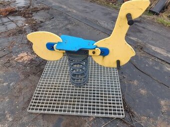 Predam pruzinovu hojdacku