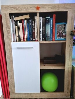 Praktická obývacia stena