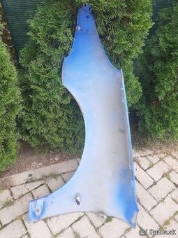 Predam predny modry spolujazdcovy blatnik na peugeot 206