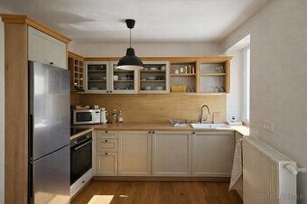 Kompletne zariadený 1-izbový byt s balkónom a parkovaním