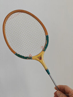 Retro badmintonová raketa