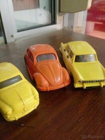 Staré hračky - maďarské autíčka
