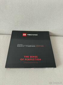 5007418 LEGO Ferrari Daytona SP3 The Sense of Perfection - 1