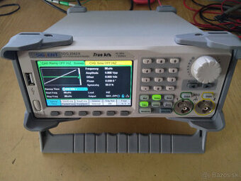 Predám generátor SIGLENT SDG2042X 0 - 120Mhz