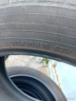 215/50R18 92V