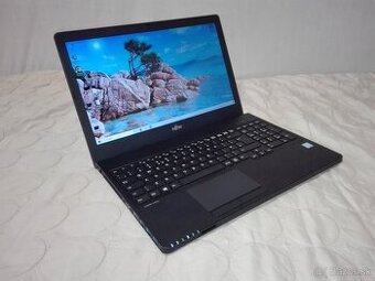 Fujitsu. i3-6006U.15,6“FHD. 1 000 GB. 12 GB DDR4.