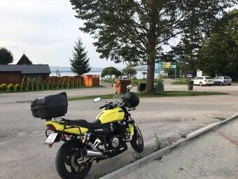 Kufre na Yamaha xjr