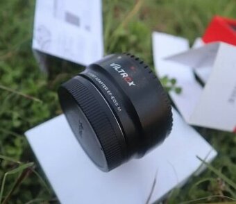 Adapter na objektivy Canon EF - RF