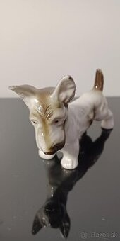 Porcelánová figúrka psa, konkrétne škótskeho teriéra, Royal