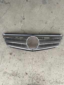 Mercedes-Benz W204 C-trieda grill maska