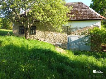 Stavebný pozemok so starším domom na zbúranie