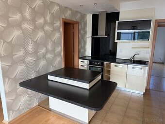 Kuchynská linka s ostrovčekom a spotrebičmi - Gorenje