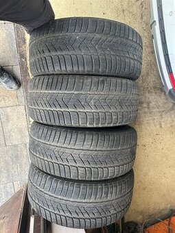 Zimné pneumatiky Pirelli 235/45 98V R18