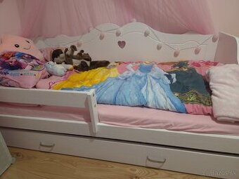Detska postel