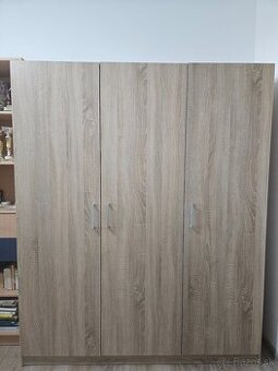 šatníková skriňa,dub sonoma 144x175x50 v perfektnom stave