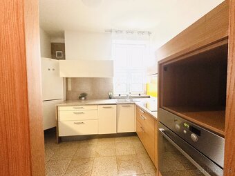 Prenájom priestranného 2-izbového bytu v centre Žiliny.