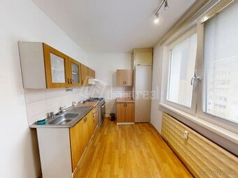 Dvojizbový byt s loggiou v pôvodnom stave