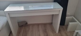 Toaletny stolik MALM + policovy diel LACK z Ikea - iba spolu