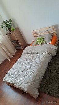 Paletová posteľ s matracom, v záruke