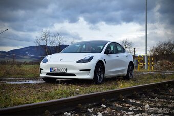 Tesla 3 SR 2023