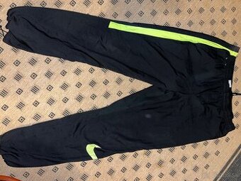 Nike sustaky tenučké