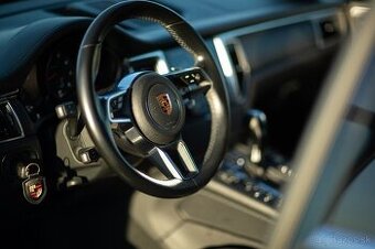 Koženy volant Porsche Macan 95B