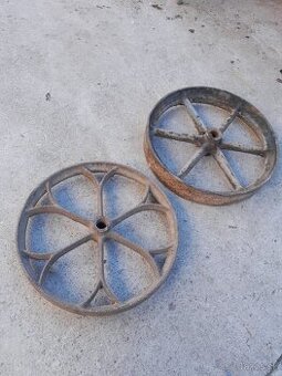 Predám remenice na mlaťačku, starý stroj - 1