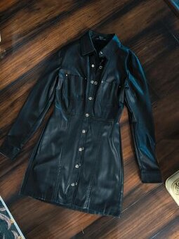 Koženkový kabát Bershka