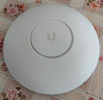 Ubiquiti, Unifi - UAP-AC-HD, UCG-Ultra, UISP-R