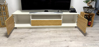 Stolík pod Tv/Skrinka