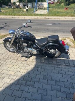 Suzuki Intruder 800 - 1