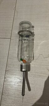 Sklenená napájačka pre malé zvieratá