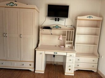 Predám Kvalitný nábytok Flora Cílek