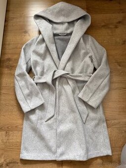 Sivý kabát s viazaním Zara